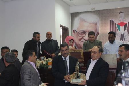 محافظ جنين وقادة الأجهزة الأمنية والفعاليات الرسمية يكرمون المدير الاستخبارات العسكرية المقدم حسن قيسية